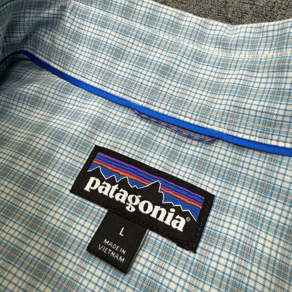 Patagonia Shirt Men's Large Plaid Short Sleeve Button Up Blue Outdoor Hiking